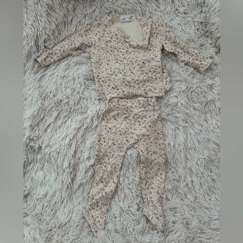 Baby girl Zara’s floral outfit